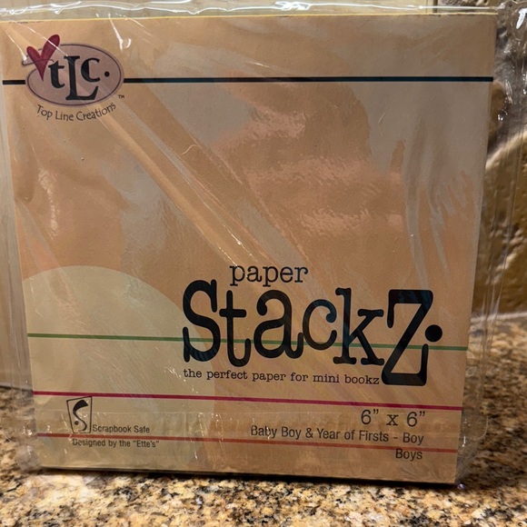 New TLC 6x6 scrapbook Mini Photo Book Album with Page Protectors and Paper - Picture 4 of 4